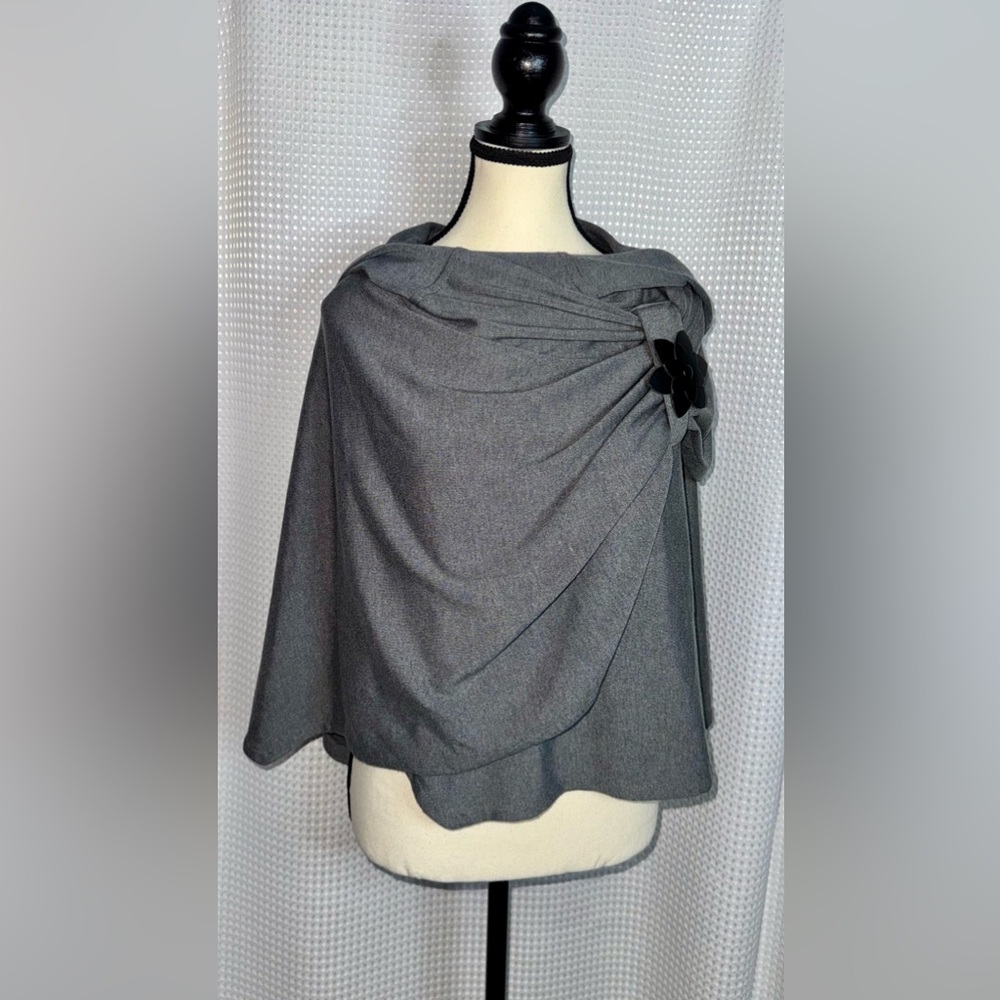 Anne Larochelle‎ hooded knitted gray shawl wrap one size (fits S - XL)